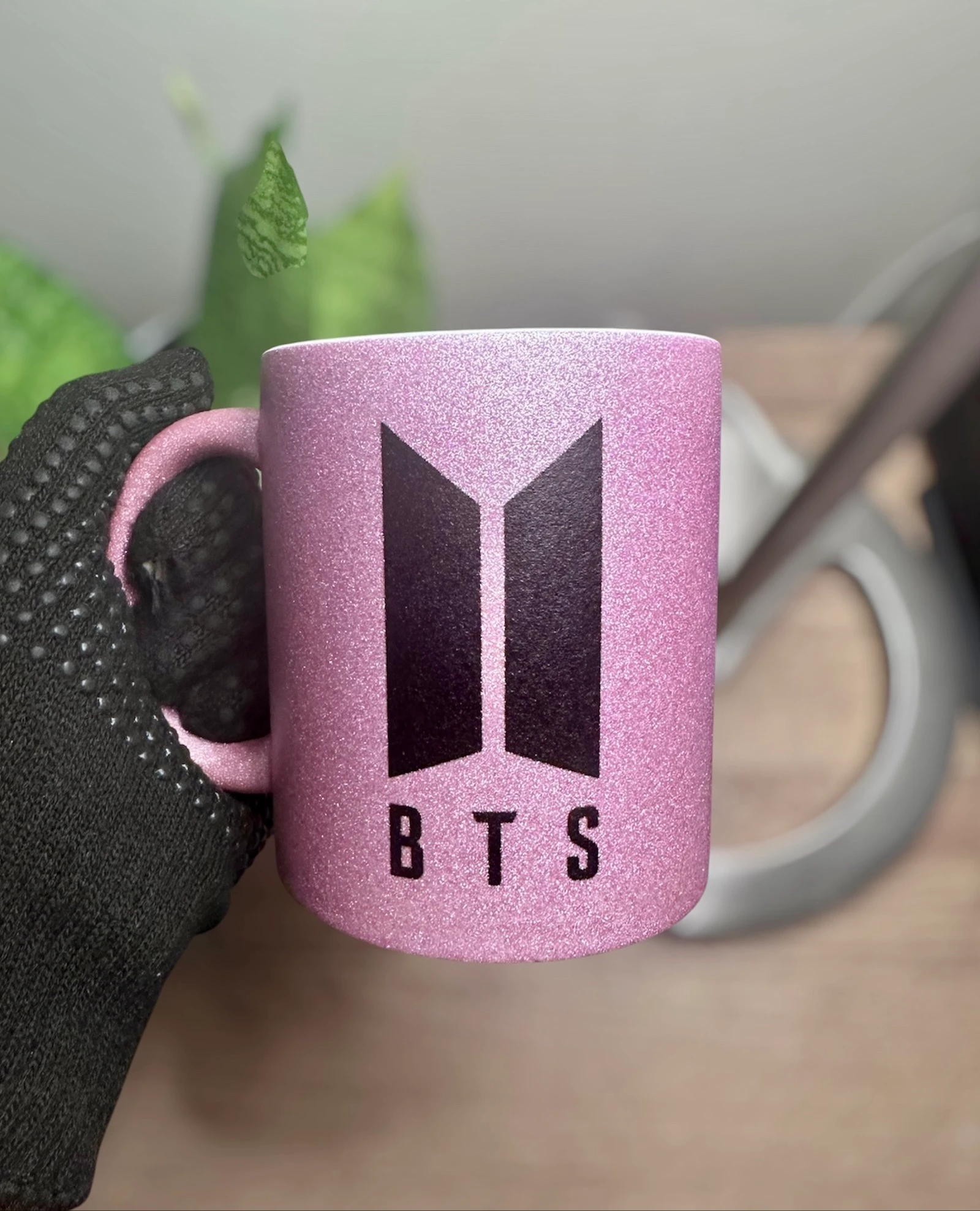 Caneca BTS Glitter rosa 
